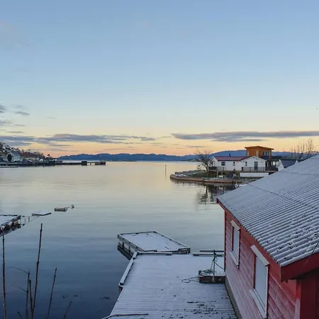Five Bedroom Holiday In Tysnes Дом отдыха