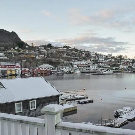 Five Bedroom Holiday In Tysnes